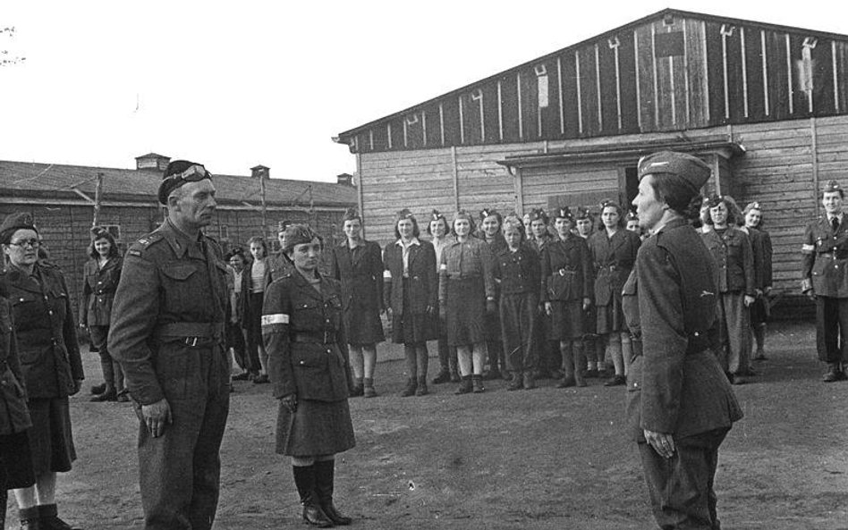 Wyzwolenie obozu w Oberlangen przez żołnierzy 1 Dywizji Pancernej gen. Maczka. 12.04.1945 r.