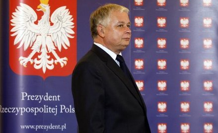 Prezydent w nieustannej defensywie