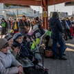 Uchodźcy na dworcu kolejowym w Przemyślu