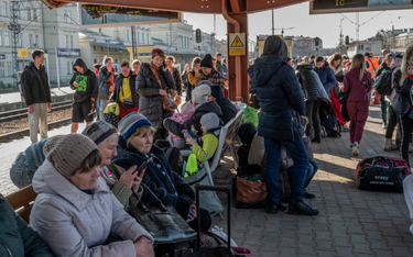 Uchodźcy na dworcu kolejowym w Przemyślu