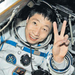 Yang Liwei, pierwszy chiński astronauta, 16 października 2003 roku witał Ziemię po 21 godzinach w pr
