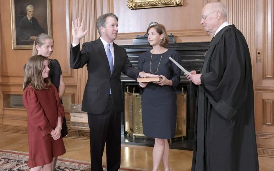 Brett Kavanaugh jest już sędzią Sądu Najwyższego