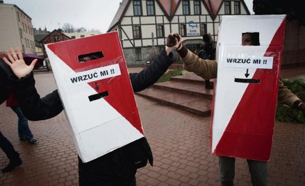 Paradoks polega na tym, że wybory mobilizują politycznie obywateli, ale po ich zakończeniu następuje