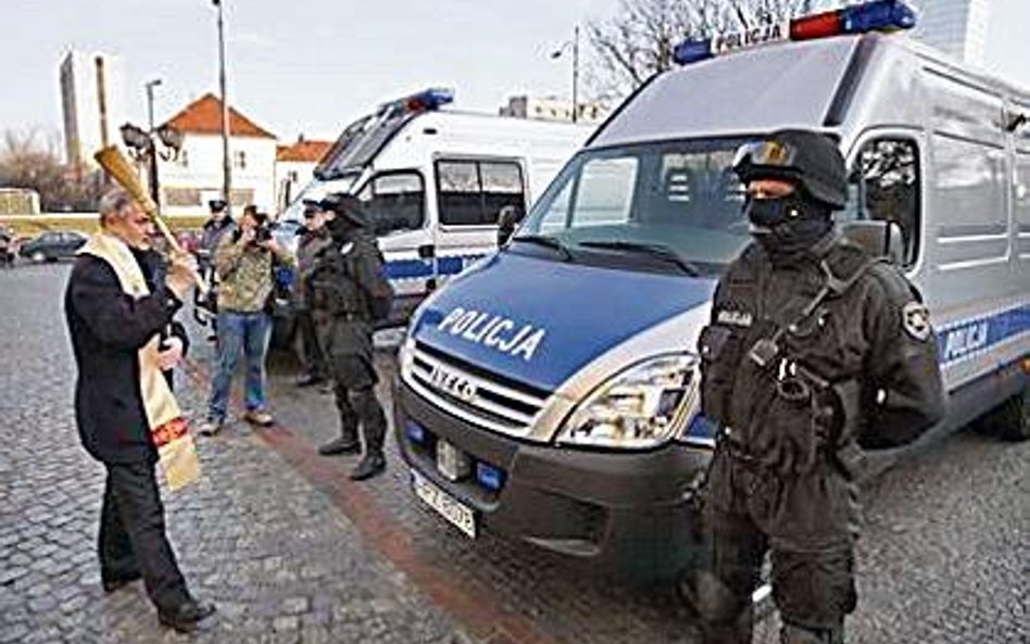 Ratusz inwestuje w policję miliony złotych