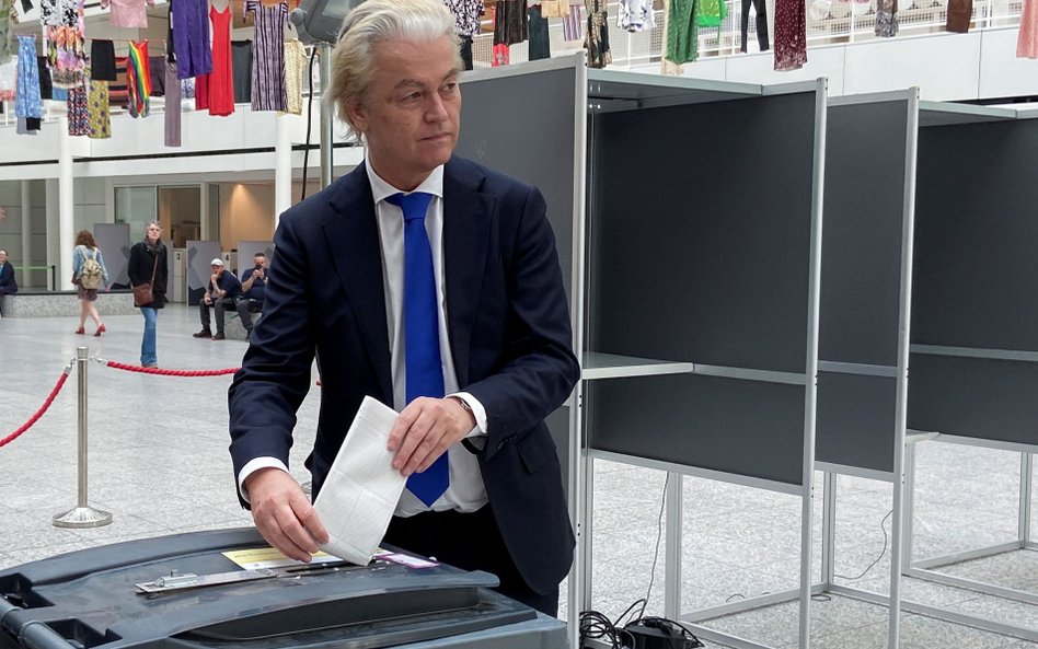 Geert Wilders oddaje głos w wyborach