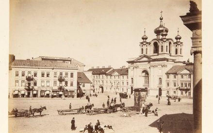 Konrad Brandel. Widok z placu Krasińskich na kościół popijarski oraz wylot ulicy Długiej, ok. 1885. 