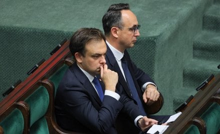 Wielkie poszukiwania pieniędzy do zasypania wielkiej dziury w budżecie
