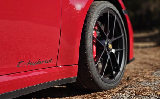 Porsche 911 GTS t-hybrid