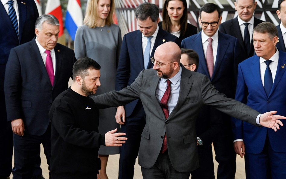 Przewodniczący Rady Europejskiej Charles Michel i Wołodymyr Zełenski podczas spotkania w Brukseli, 9