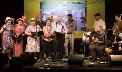 Przed miłośnikami muzyki wystąpi zespół akustyczny Czessband wraz z grupą praskich seniorów Cała Pra