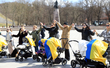 Wilno. Marsz matek w proteście przeciwko wojnie