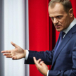 Premier Donald Tusk tłumaczył się po wybuchu afery, ale teraz unika spotkań z mediami