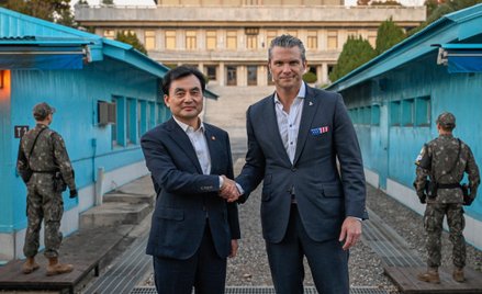 Ahn Gyu-back i Pete Hegseth na granicy między Koreami