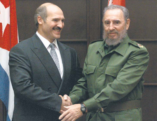 Aleksander Łukaszenko na spotkaniu z Fidelem Castro podczas oficjalnej wizyty Łukaszenki na Kubie. H