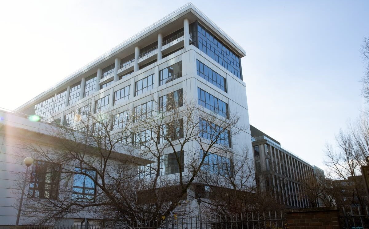 Alior Bank sprzedaje biurowiec przy Rondzie Daszyńskiego