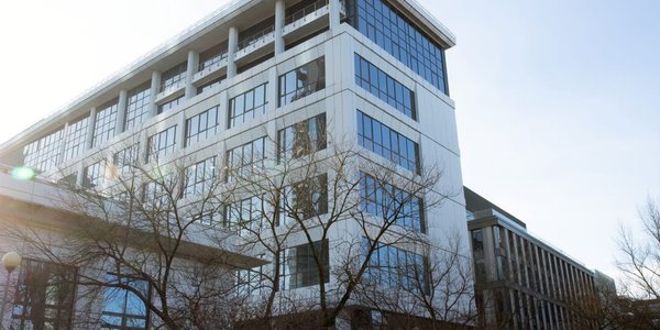 Alior Bank sprzedaje biurowiec przy Rondzie Daszyńskiego