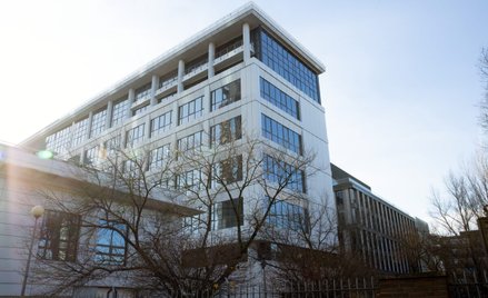 Alior Bank wystawił na sprzedaż biurowiec pod adresem Towarowa 25A, w bezpośrednim sąsiedztwie Ronda