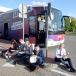 Kampania w terenie od kuchni. Robert Biedroń i jego sztab podczas podróży Lewicy po Polsce. Gniezno,