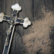 Symbole religijne w miejscu pracy – czy można ich zakazać?