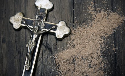 Symbole religijne w miejscu pracy – czy można ich zakazać?