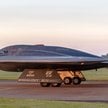 Broń atomowa może być przenoszona m.in. przez bombowce strategiczne.