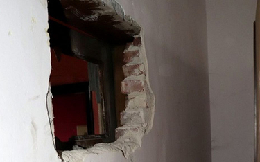 Śląskie: Wybił dziurę w ścianie do sąsiadki i ukradł jej grzejniki