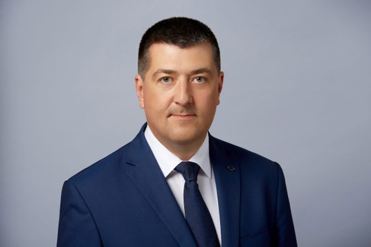 Skarb Państwa (po zmianie rządu) sukcesywnie dokonuje wymiany zarządów w „swoich” spółkach. Na taką 