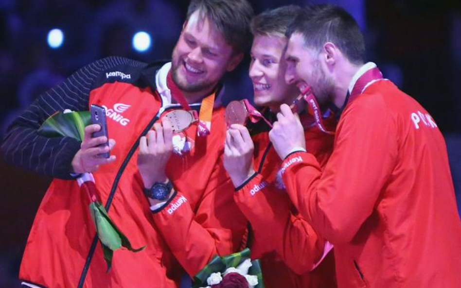 Radość z brązu. Od lewej: Kamil Syprzak, Piotr Wyszomirski i Piotr Grabarczyk