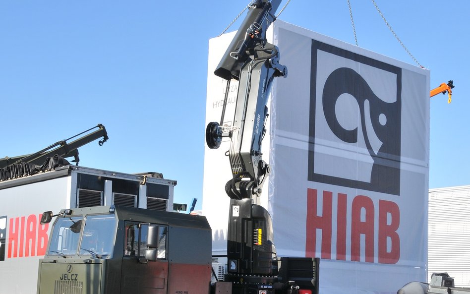 Jelcz P662D.43 z żurawiem Hiab. Fot./ Andrzej Kiński.