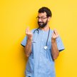 Tyle zarobi lekarz, tyle diagnosta, a tyle salowa