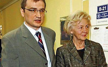 Zbigniew Ziobro z matką Krystyną przez cztery godziny uczestniczyli wczoraj w posiedzeniu sądu, któr