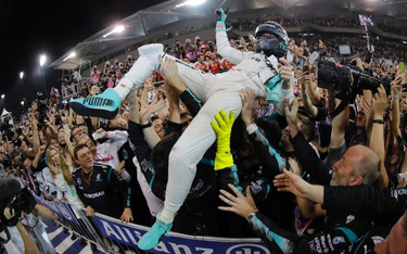 Święto Mercedesa w Abu Zabi. Nico Rosberg został w niedzielę 33. mistrzem świata Formuły 1