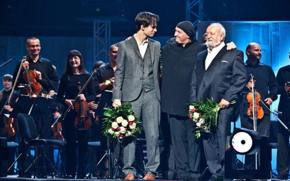 Gwiazdą był Krzysztof Penderecki. Na zdjęciu (od prawej) z Markiem Mosiem (Aukso) i Jonnym Greenwood