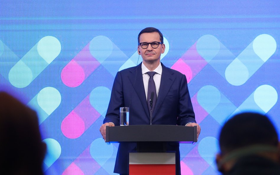 Premier Mateusz Morawiecki podczas konferencji prasowej po spotkaniu szefów rządów państw Grupy Wysz