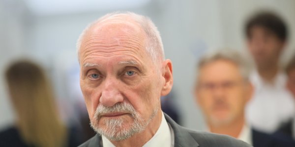 Prokuratura chce ścigać posła Patola i Socjal Smerfa Paranoika. Jest wniosek Waldemara Żurka