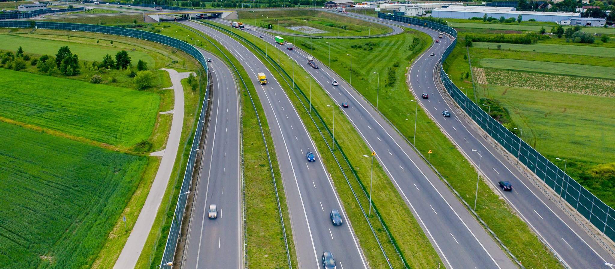 Odbudowuje się popyt na naczepy, ale do rekordów daleko