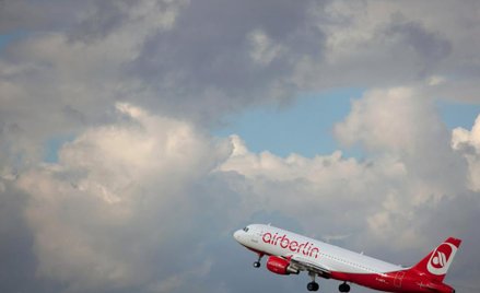 Opóźniony samolot? Odszkodowanie wypłaci organizator lotu