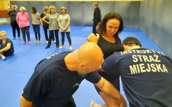 Zajęcia prowadzą doświadczeni instruktorzy technik i taktyk interwencyjnych Straży Miejskiej