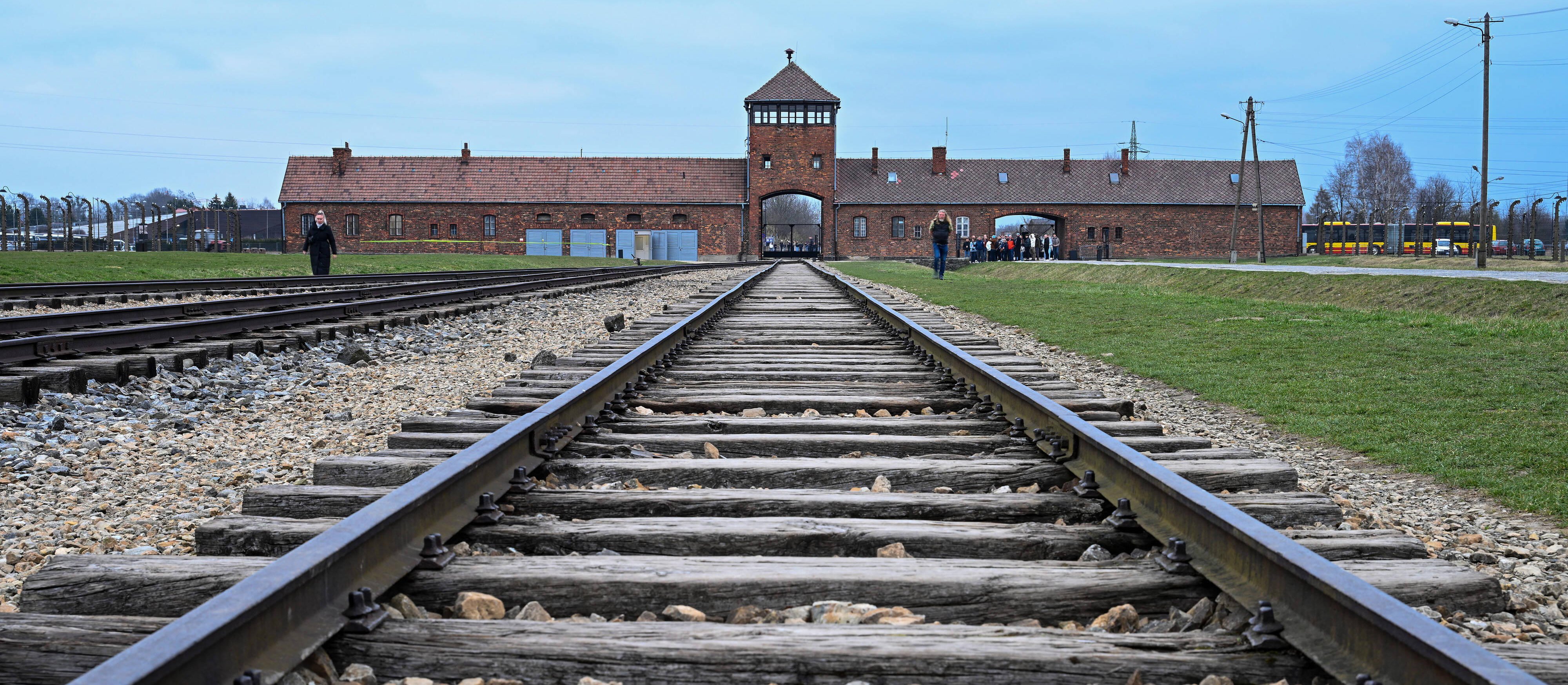 Edukacja w miejscu pamięci. Uczniowie pojadą do Auschwitz bez opłat za zwiedzanie