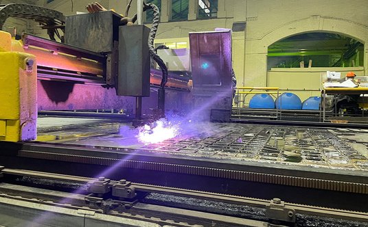 Stocznia Admirałtiejskije wierfi z Sankt Petersburga poinformowała o rozpoczęciu cięcia blach przezn