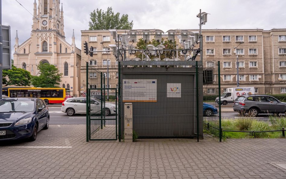 Stacja pomiarowa zlokalizowana przy al. Solidarności 83/89