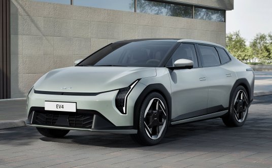 Kia EV4 Fastback, czyli nadwozie z płynnie opadającą linią dachu