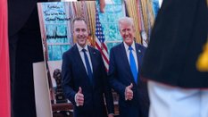 Wspólne zdjęcie Donalda Trumpa i Karola Nawrockiego podpisane po spotkaniu w Gabinecie Owalnym Białe