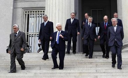 Szef Banku Rosji Sergey Ignatyev - drugi od lewej