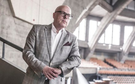 Marek Krajewski powrócił do cyklu o policjancie z Breslau znakomitą książką „Mock”.