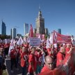 Uczestnicy protestu "Marsz Gniewu" w centrum Warszawy. Pracownicy budżetówki wyruszyli spod Pałacu K