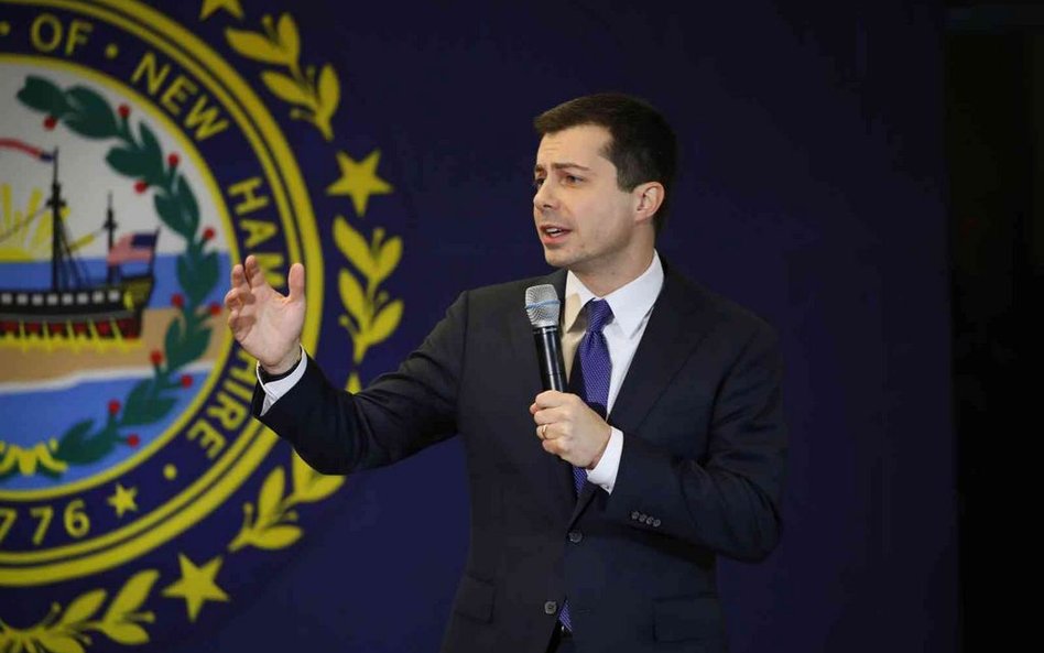 Wciąż bez pełnych wyników prawyborów w Iowa. Buttigieg prowadzi