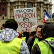 Sondaż: Macron ustąpił żółtym kamizelkom - i zyskał nieco popularności