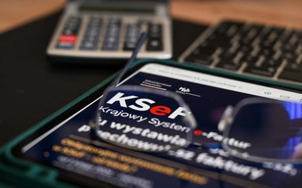 KSeF to centralna, nadzorowana przez skarbówkę baza faktur.