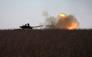 Ukraiński czołg w walkach w rejonie Bachmutu w obwodzie donieckim